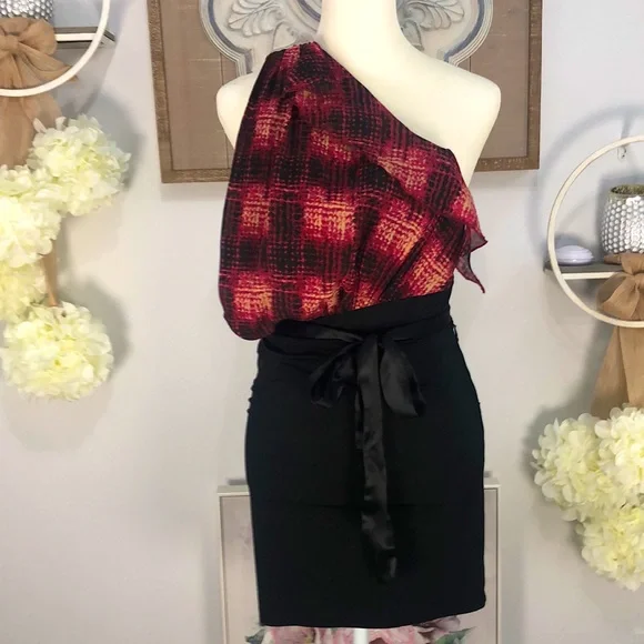 Bebe one shoulder burgundy & black draped flowy/fitted dress. Sz XXS. EUC